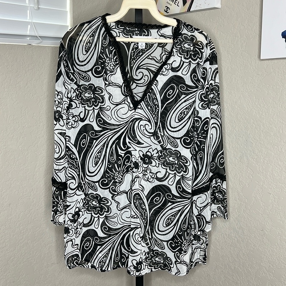 586 - Susan Graver NWOT Black/White Sheer Long Sleeve Top, Size Medium